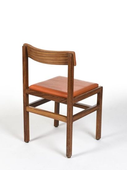 null André SORNAY (1902-2000)
Suite de cinq chaises à structure en acajou massif...