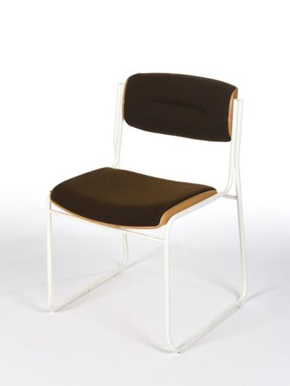 null STOLL GIROFLEX
Paire de chaises empilables à structure en métal laqué blanc,...