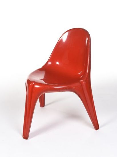 null TRAVAIL SUISSE
Suite de quatre chaises tripode entièrement en fibre de verre...