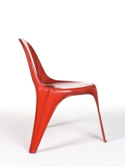 null TRAVAIL SUISSE
Suite de quatre chaises tripode entièrement en fibre de verre...