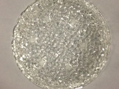null VERLYS
Coupe circulaire en verre à effet de petits glaçons. 

H: 6 cm- D: 33...