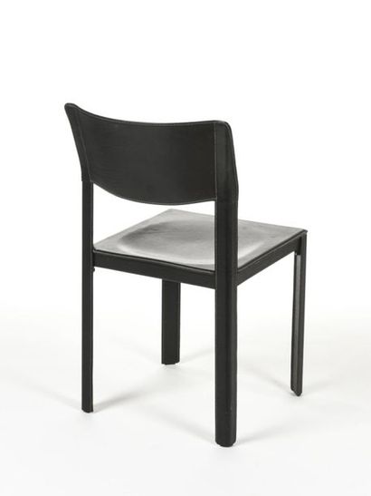 null Antonello MOSCA (XX-XXI)
Suite de quatre chaises entièrement gainées de cuir...