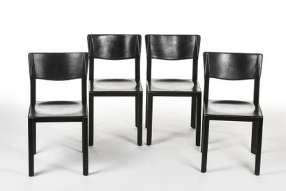 null Antonello MOSCA (XX-XXI)
Suite de quatre chaises entièrement gainées de cuir...