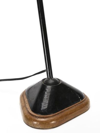 null Bernard-Albin GRAS (1886-1943)
Lampe de table à bras articulé modèle 206 à réflecteur...