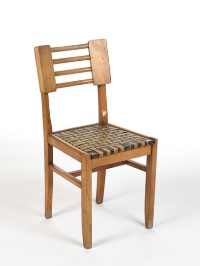 null Pierre CRUEGE (1913-2003)
Suite de cinq chaises à structure en bois massif et...