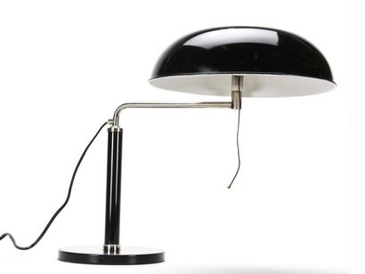 null Alfred MÜLLER (XX ème)
Lampe de table articulée modèle Quick à base circulaire...