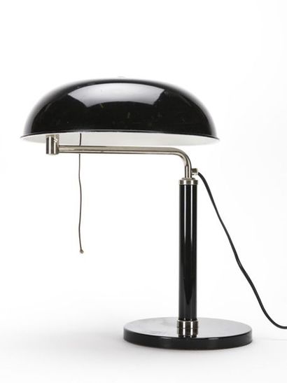 null Alfred MÜLLER (XX ème)
Lampe de table articulée modèle Quick à base circulaire...