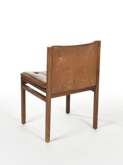 null Tito AGNOLI (Né en 1931)
Suite de quatre chaises à structure en bois massif...