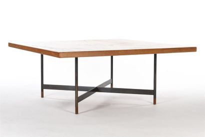 null Finn JUHL (1912-1989)
Table basse modèle FJ 57 à plateau carrée en teck et piètement...