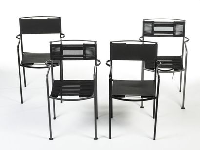 null Giandomenico BELOTTI (1922-2004) 
Suite de quatre fauteuils à structure en métal...