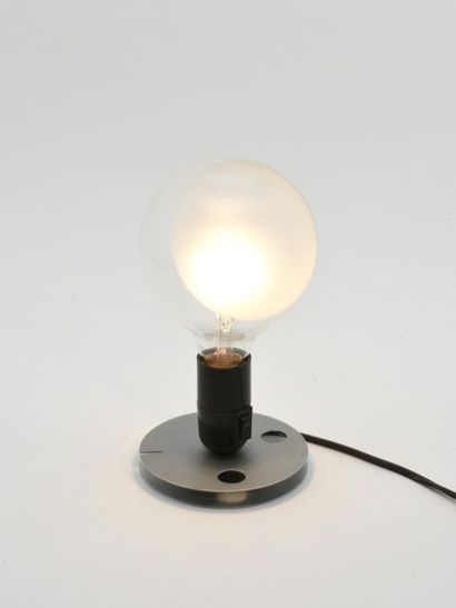 null Achille CASTIGLIONI (1918-2002)
 Lampe de table modèle Lampadina à socle en...