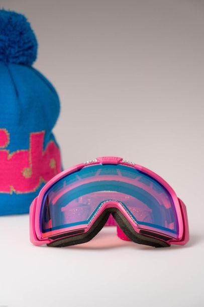 null Alpine Skiing] Mask and Hat Frida HANSDOTTER
Frida Hansdotter became Olympic...