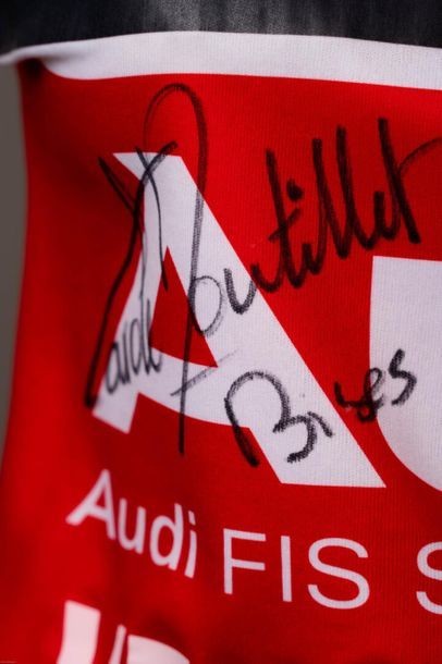 null Alpine Skiing] Bib Carole MONTILLET
" This red bib is the pride of all alpine...