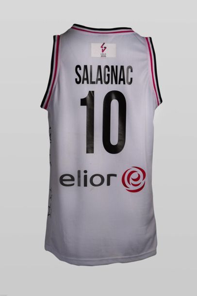 null [Basket] Maillot ASVEL Féminin
Ce maillot de Paoline Salagnac floqué du numéro...