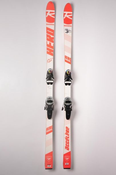 null [Mogul skiing] Pair of skis by Perrine LAFFONT
At the age of 21, Perrine Laffont...