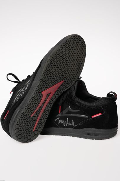 null [Skate] Tony HAWK Shoes 
At 52 years old, Tony Hawk is a skateboarding legend....