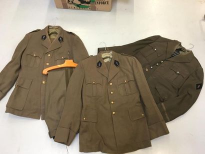 null Deux ensembles vestes et pantalons armée frnaçaise 
Joint veste