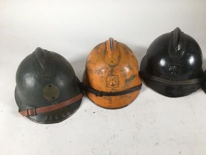 null 4 casques dont 2 de pompiers