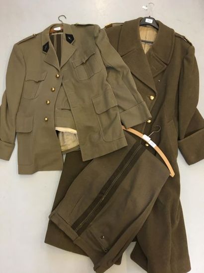 null Un manteau, un pantalon, une veste de colonel de l'armée française 