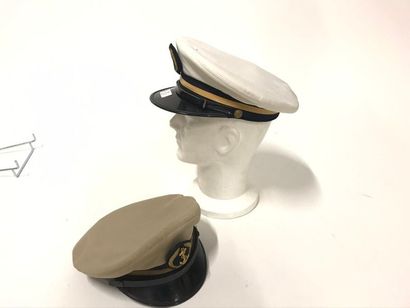 null Deux casquettes de la marine française 