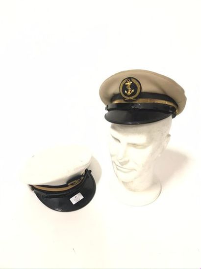 null Deux casquettes de la marine française 