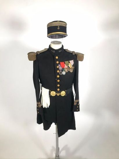 null Tenue d'officier des troupes de marine avec médailles dont Legion d'Honneur...