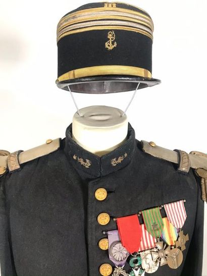 null Tenue d'officier des troupes de marine avec médailles dont Legion d'Honneur...