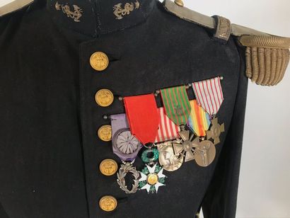 null Tenue d'officier des troupes de marine avec médailles dont Legion d'Honneur...
