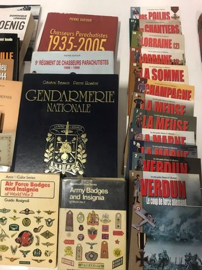 null Lot de livres militaires, dont un sur la gendarmerie, le 9ème RCP et revues...