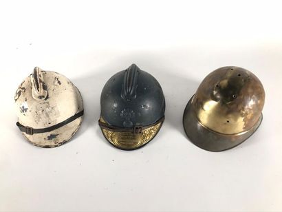 null Trois casque dont un commémoratif de la première guerre mondiale