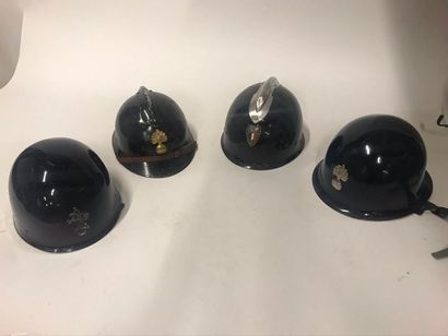 null Quatre casques des forces de l'ordre, police ou gendarmerie