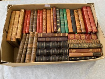null Un ensemble de 37 volumes reliés de littérature. Dont Victor Hugo, Daudet, Loti,...