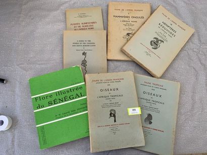 null Un ensemble de 7 ouvrages scientifiques brochés sur l'Afrique. 1950-1960.