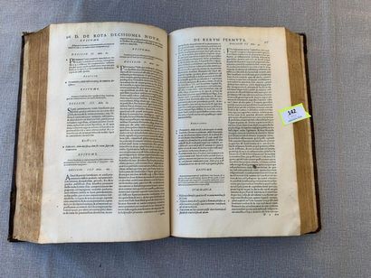 null Rotae Romanae décisiones quae hactenus extant. 1 volume in-folio, Lyon, 1567....