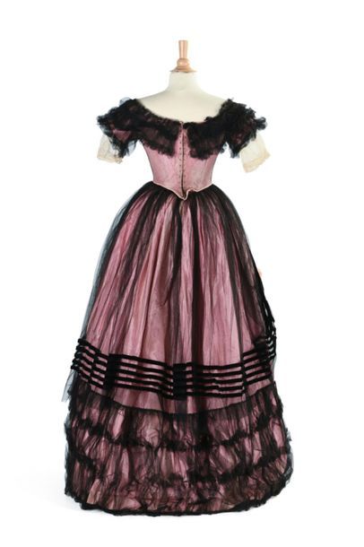 null Robe de bal Romantique à petite crinoline ronde en taffetas rose et tulle noir,...