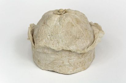 null Bonnet d'intérieur masculin en broderie blanche sur siamoise de coton lin XVIIe...