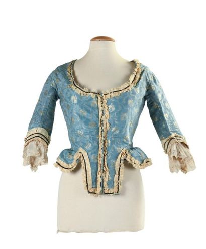 null Pierrot à l'anglaise période Louis XVI en lampas broché d'un gros de Tour bleu...