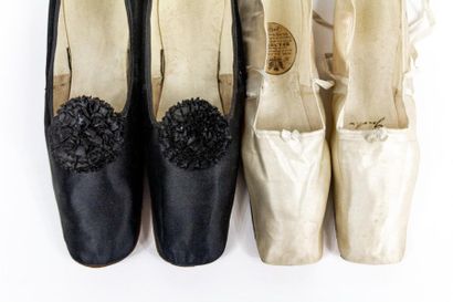 null Deux paires de chaussures premier quart du XIXe siècle. La première de la maison...