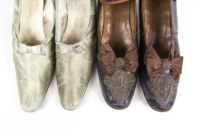 null Deux paires de chaussures à talon bobine de la Belle Epoque, inspirées des formes...