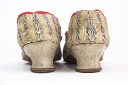null Paire de chaussure en chevreau crème peint et talon bobine Circa 1775/1785....