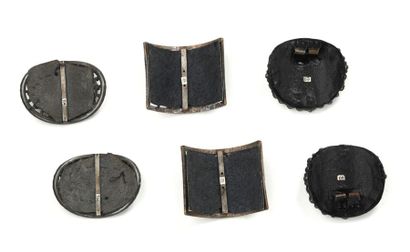 null Trois paires de boucles à chaussures deuxième moitié XIXe siècle en métal sertie...
