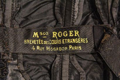 null Spectaculaire robe cuirasse griffée Maison Roger, brevetée des cours étrangères,...