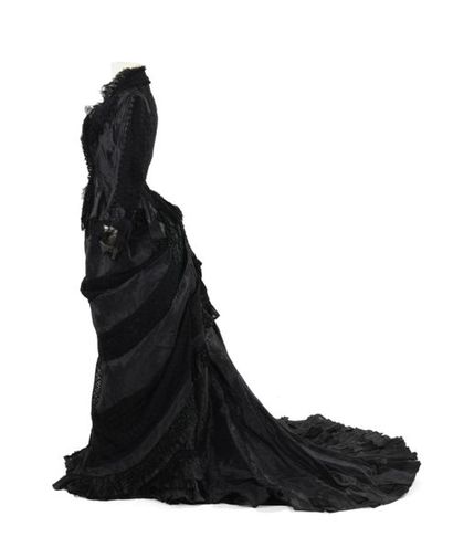null Spectaculaire robe cuirasse griffée Maison Roger, brevetée des cours étrangères,...