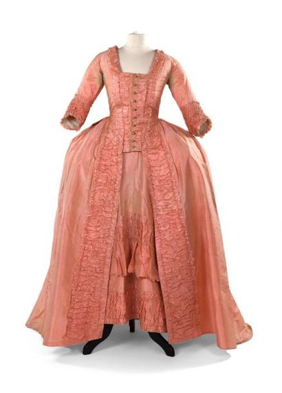 null Belle robe à la française en taffetas Florence rose Circa 1775.
Manteau de robe...