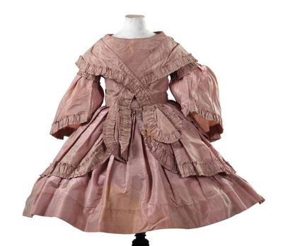 null Petite robe de fillette à grande crinoline Second Empire en taffetas de soie...