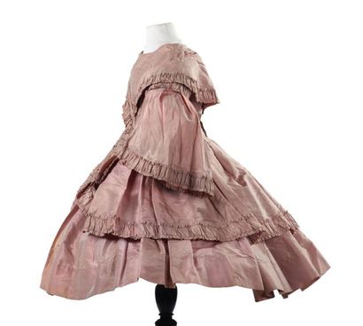 null Petite robe de fillette à grande crinoline Second Empire en taffetas de soie...