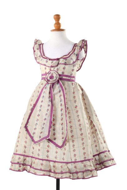 null Petite robe à crinoline plongeante de fillette période Napoléon III Circa 1865.
...