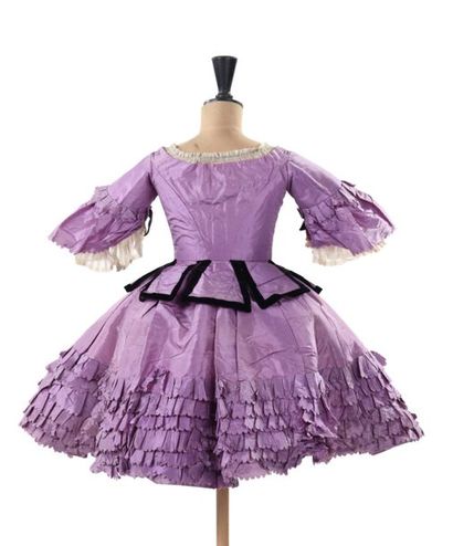 null Petite robe de fillette à grande crinoline Second Empire en taffetas de soie...