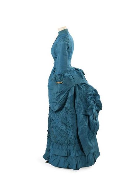 null Belle robe de jour à tournure et ligne Princesse en faille de soie bleu Circa...