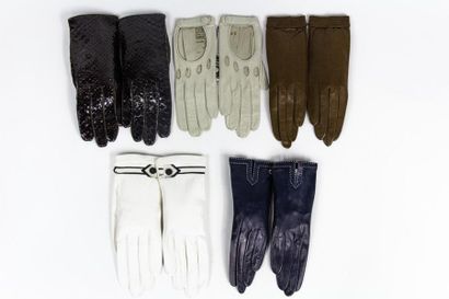 null Cinq paires de gants Circa 1950/1970 en cuir chamoisé dont deux de la marque...